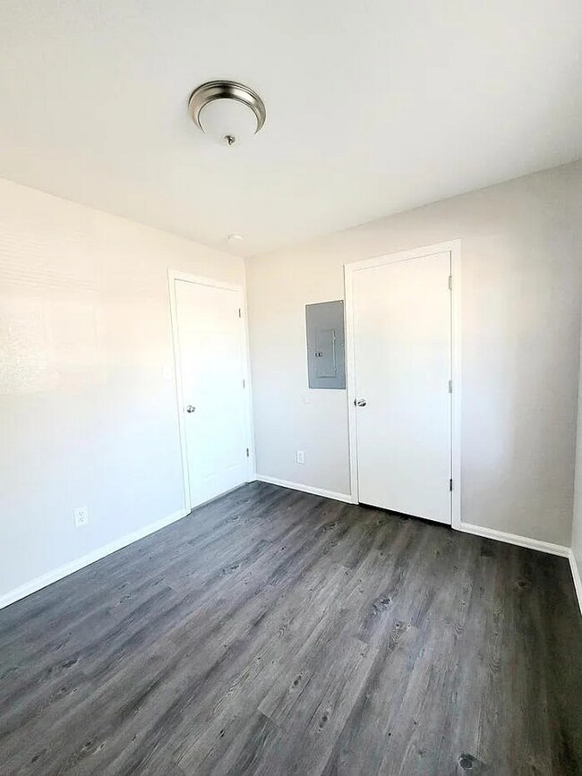 Building Photo - 1707 Oakshire Ln