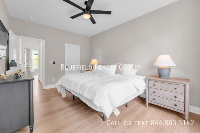 Building Photo - 713 Rockcliff St