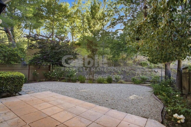 Building Photo - 26925 Carmelita Dr
