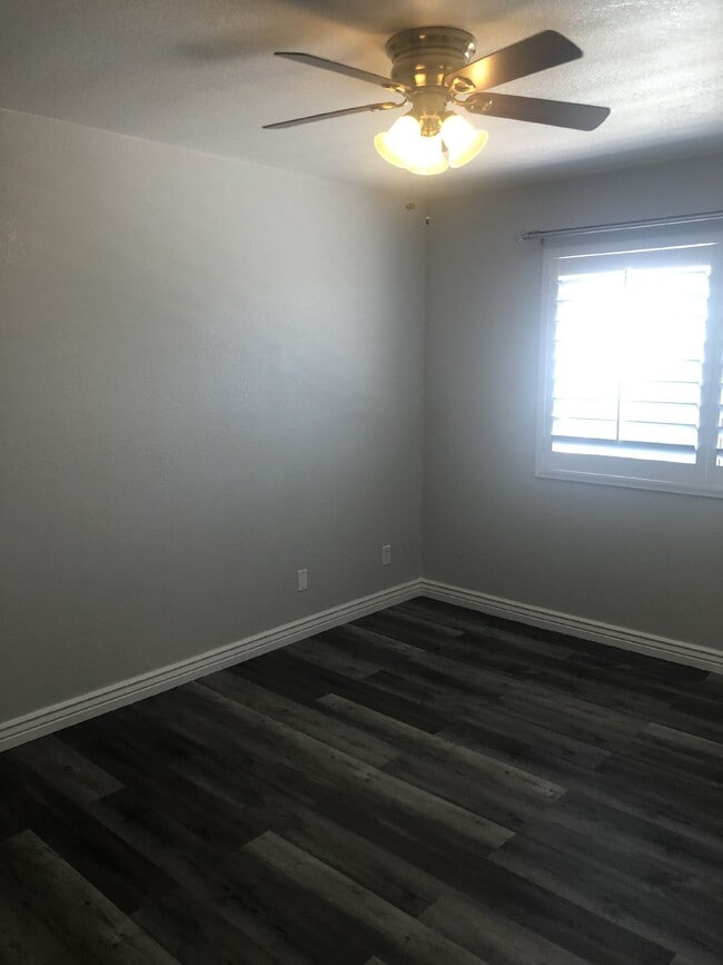Building Photo - Beautiful 2 Story POOL Home with LOTS of U...