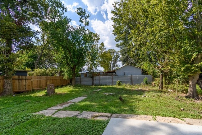 Building Photo - 8433 Lenore St