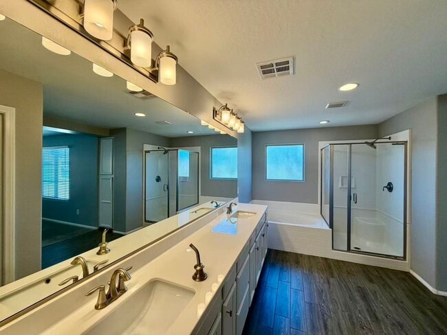 Building Photo - Fantastic two story single family house