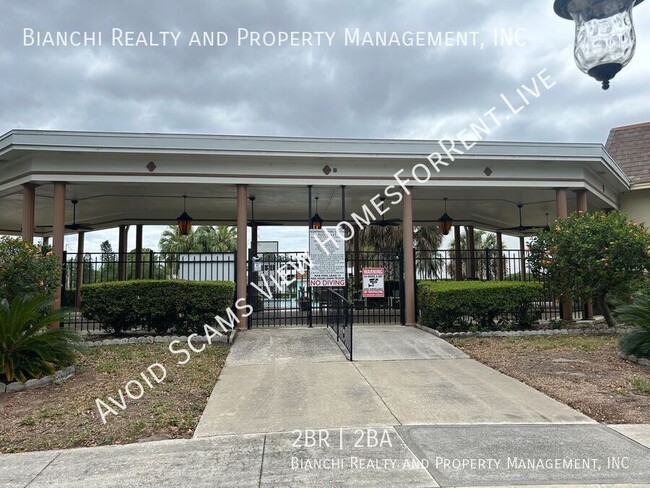 Building Photo - 1657 S Lake Ave