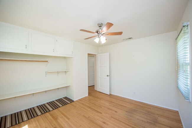 Building Photo - 20092 Bayview Ave