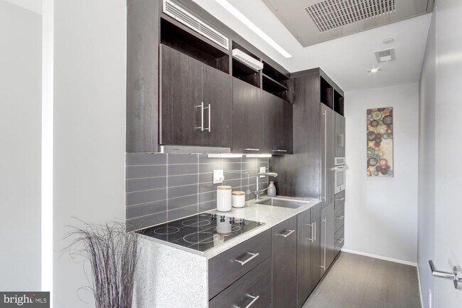 Building Photo - 2422 17th St NW