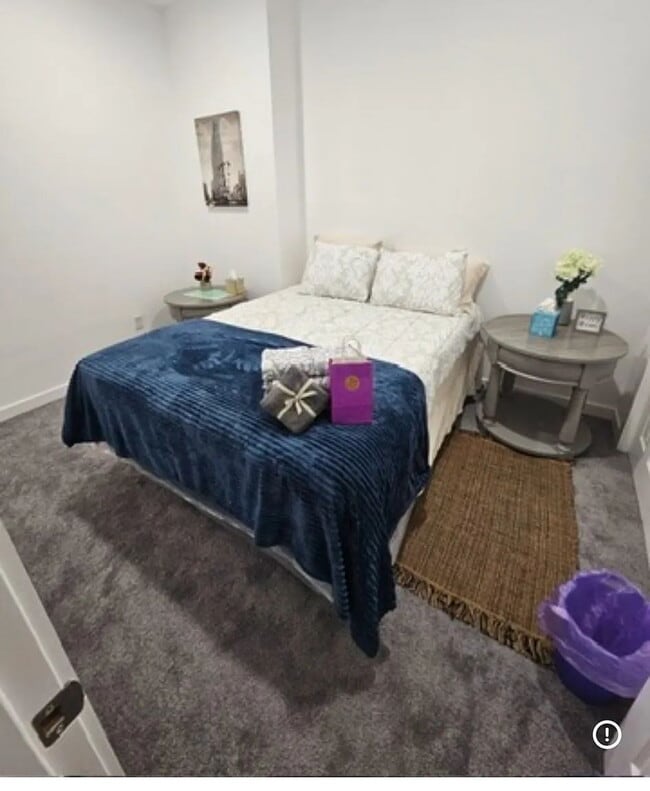 Building Photo - Luxurious 6-Bedroom Haven with Updated Ele...