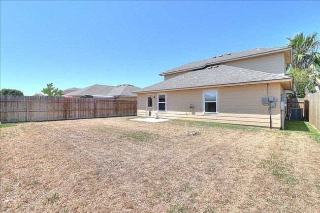 Building Photo - 2110 Encino Dr