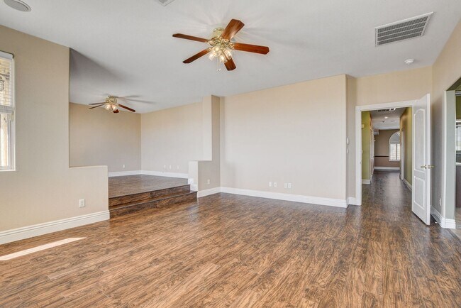 Building Photo - Stunning Summerlin Pool Home!