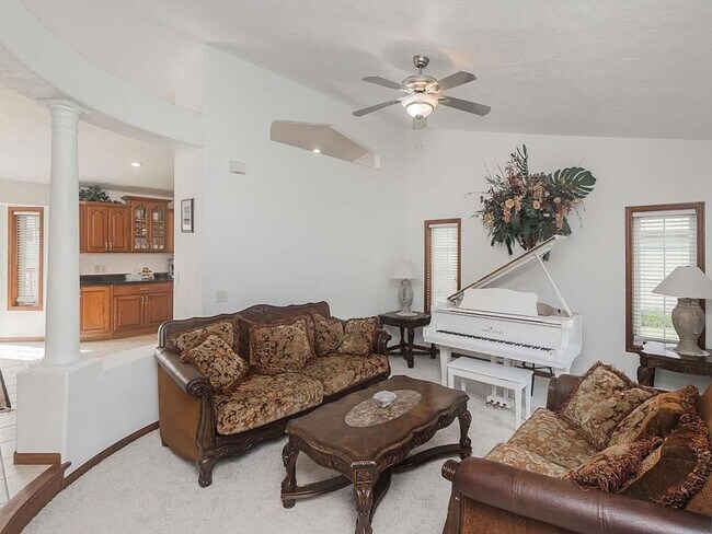 Building Photo - 5 Bedroom, 3 Bath Single Family Home