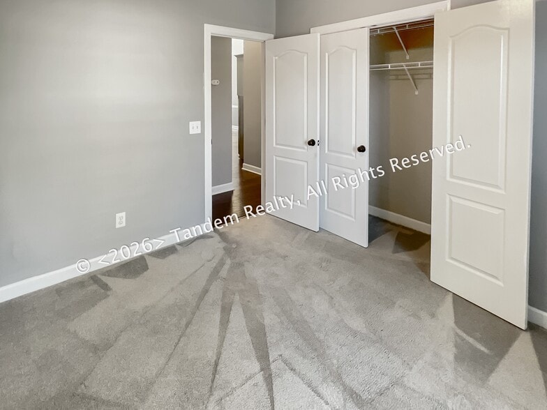 Building Photo - 6500 Lampe Ct
