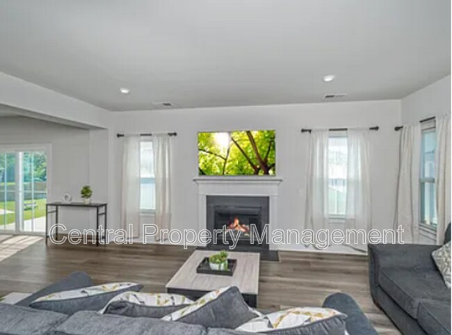 Building Photo - 200 Hollythorpe Ln
