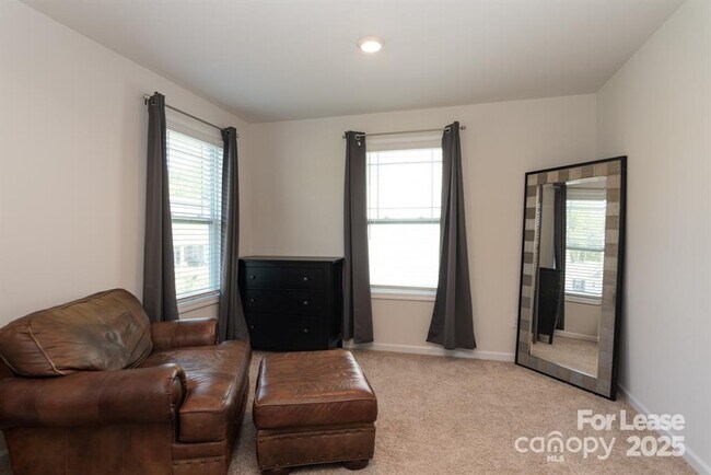 Building Photo - 2046 Saddlebred Dr