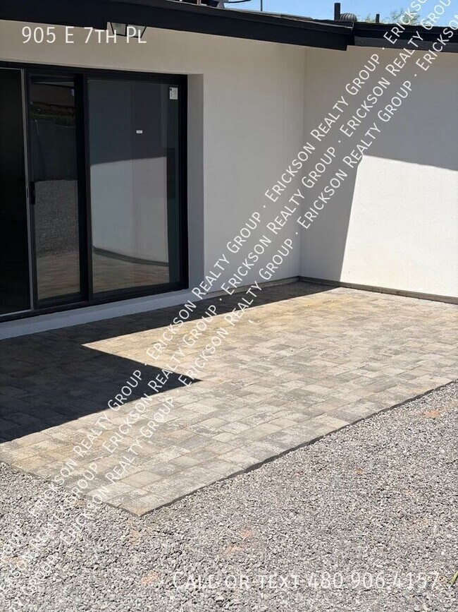 Building Photo - 905 E 7th Pl