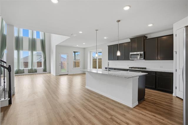 Building Photo - 1216 Rosebay Dr