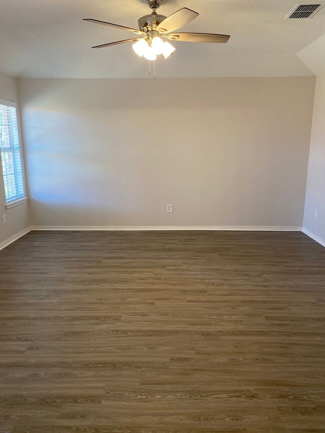 Building Photo - 7901 Albany Ave