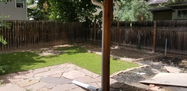 Building Photo - 627 S Sherwood St