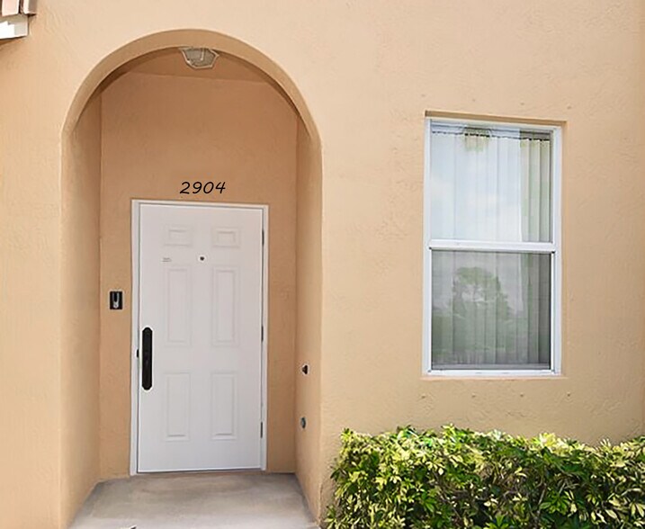 Primary Photo - 2900 Crestwood Ter