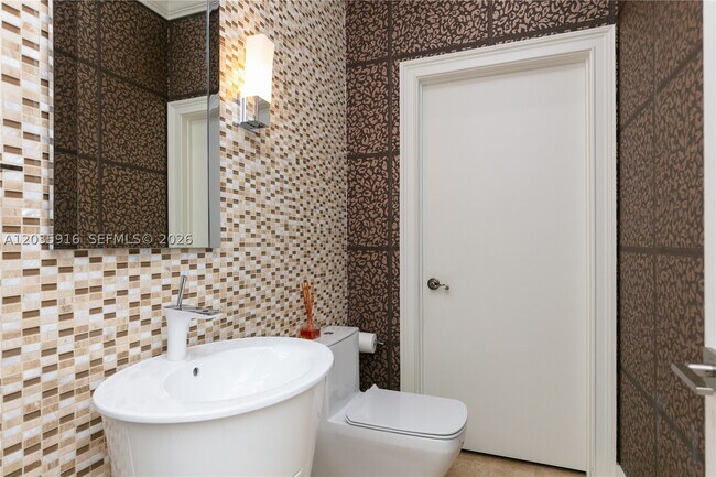 Building Photo - 954 Sanibel Dr