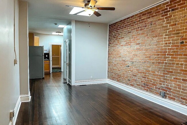 Building Photo - Chic Urban Living: Cozy 1-Bedroom Townhous...