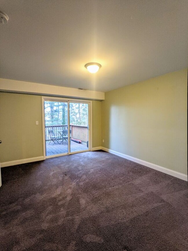 Building Photo - Windswept Condo! Great Asheville Location