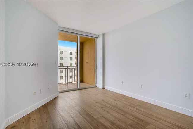 Building Photo - 2425 SW 27th Ave