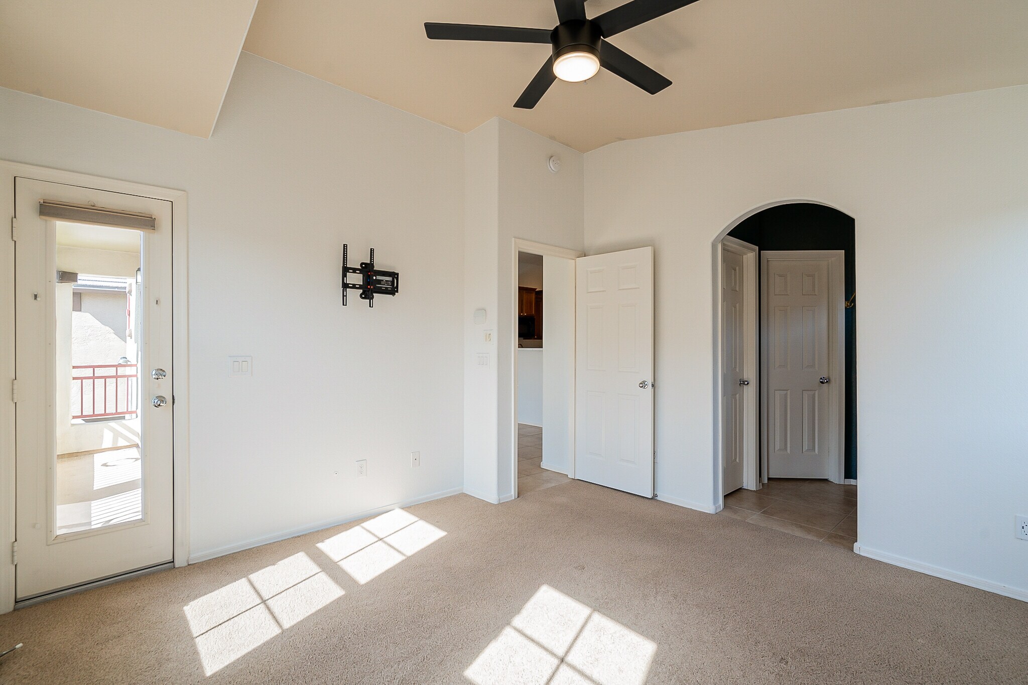 Building Photo - 2725 E Mine Creek Rd