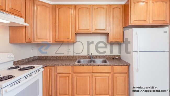 Building Photo - 3691 Cape Cod Ct