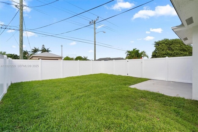 Building Photo - 102 SW 13th Ave