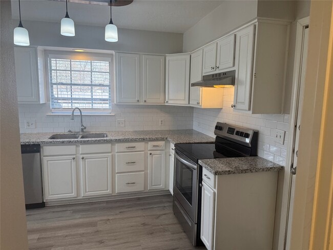 Building Photo - 140 Chuck Wagon