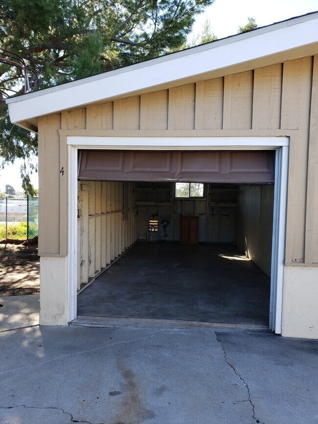 Building Photo - 4620