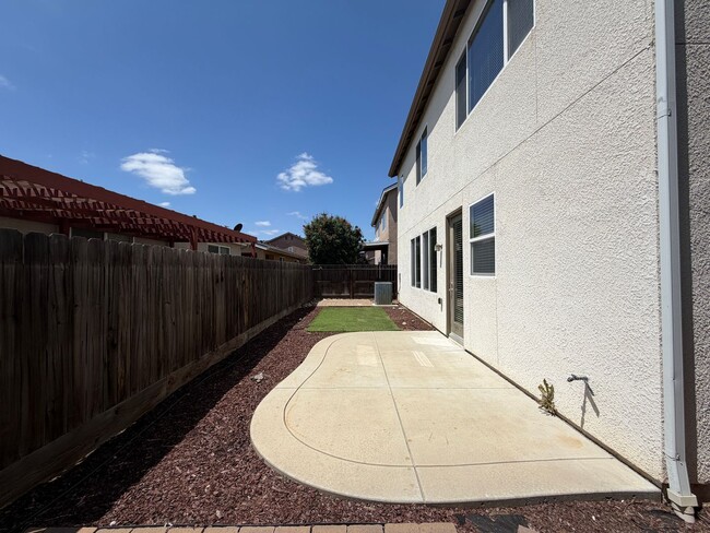 Building Photo - 7399 E Giavanna Ave