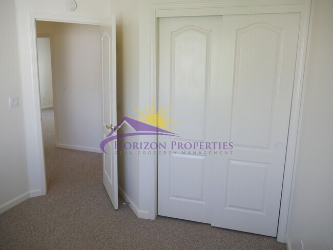 Building Photo - Unique 3 Bed 2.5 Bath 1,971sqft Single Fam...