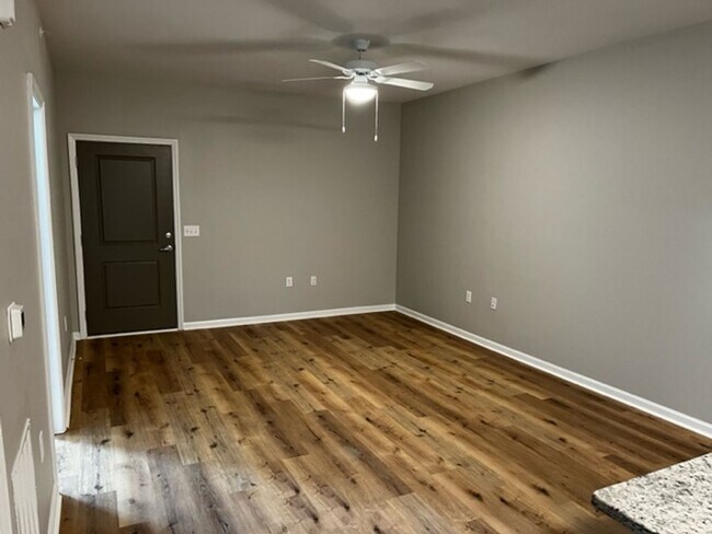 Building Photo - 2 Bedroom/2 Bath Apartment near VSU!!!