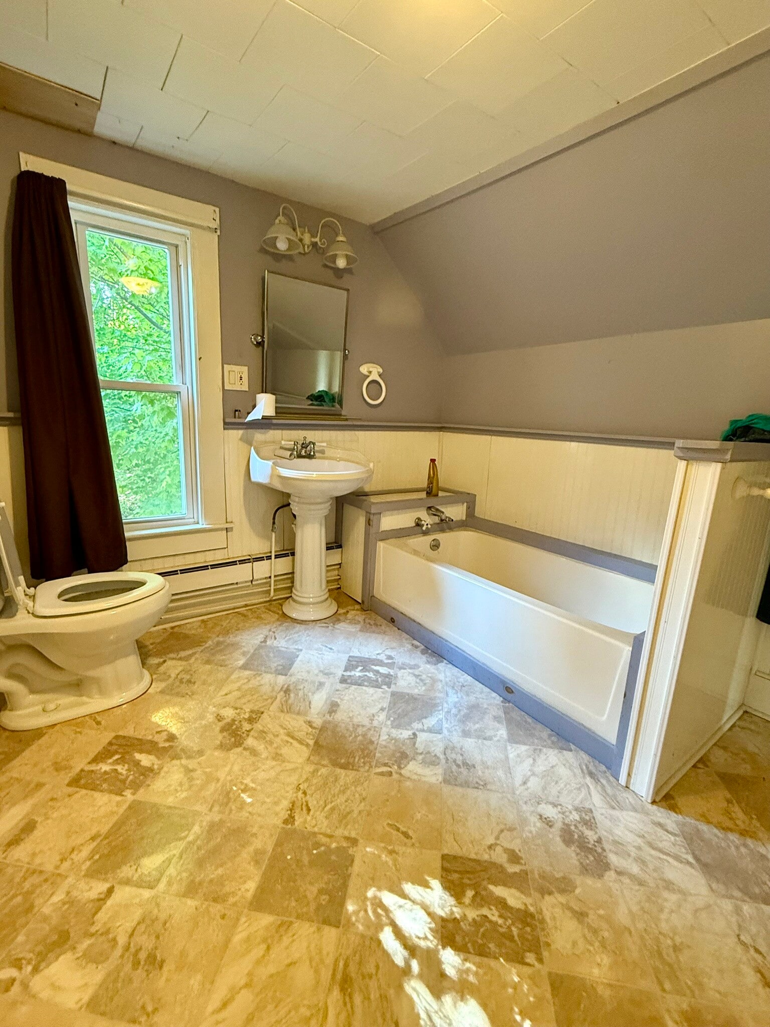 upstairs full bathroom - 630 Prospect Ave