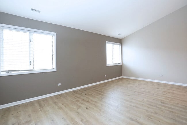 Building Photo - 573 W Parkside Dr