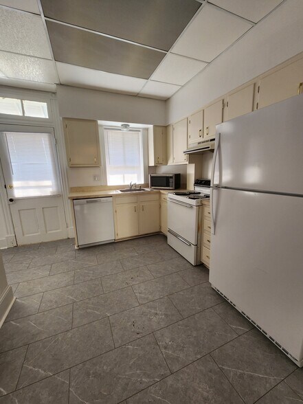 Building Photo - 125 Peyton St