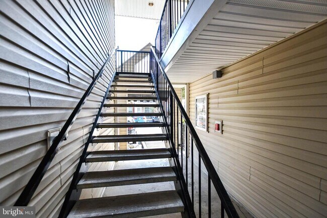 Building Photo - 3303 Wyndham Cir