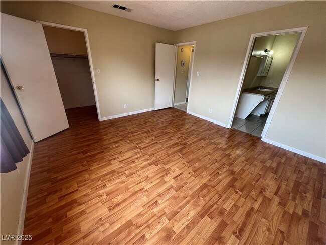 Building Photo - 6430 W Alomar Ave