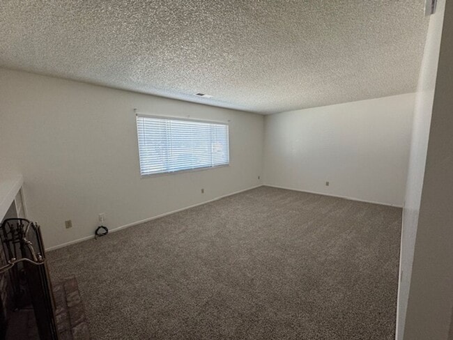 Building Photo - Fully Remodeled 4 Bedroom House Available ...