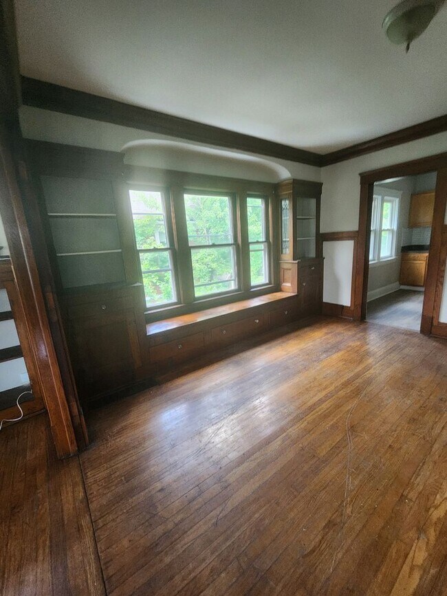 Building Photo - 126th,E.2681