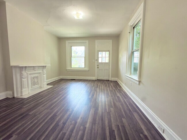 Building Photo - 1030 Considine Ave