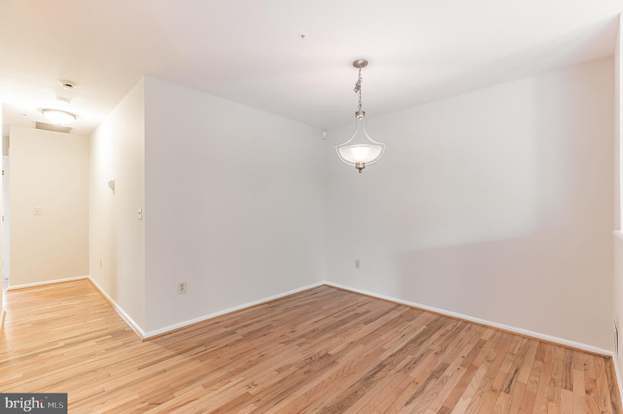 Building Photo - 1346 Chanticleer-