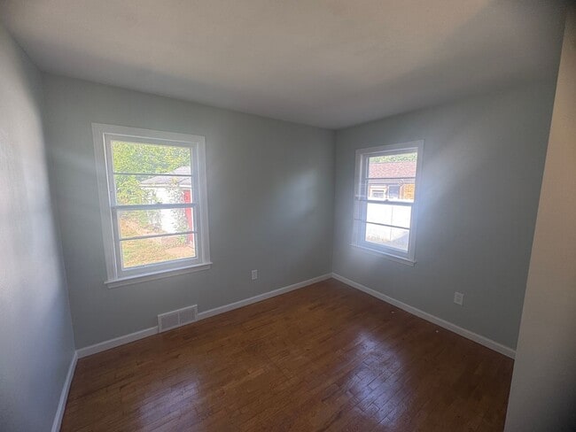 Building Photo - 3 Bedroom home on the NW side of Grand Rapids