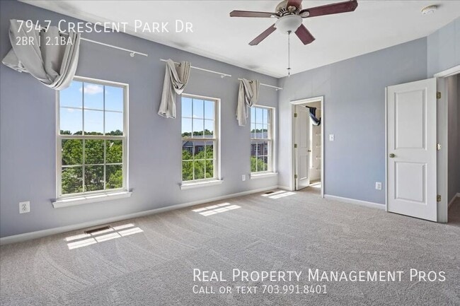 Building Photo - 7947 Crescent Park Dr