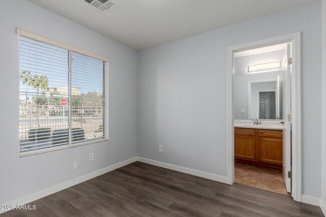 Building Photo - 144 W Campbell Ct