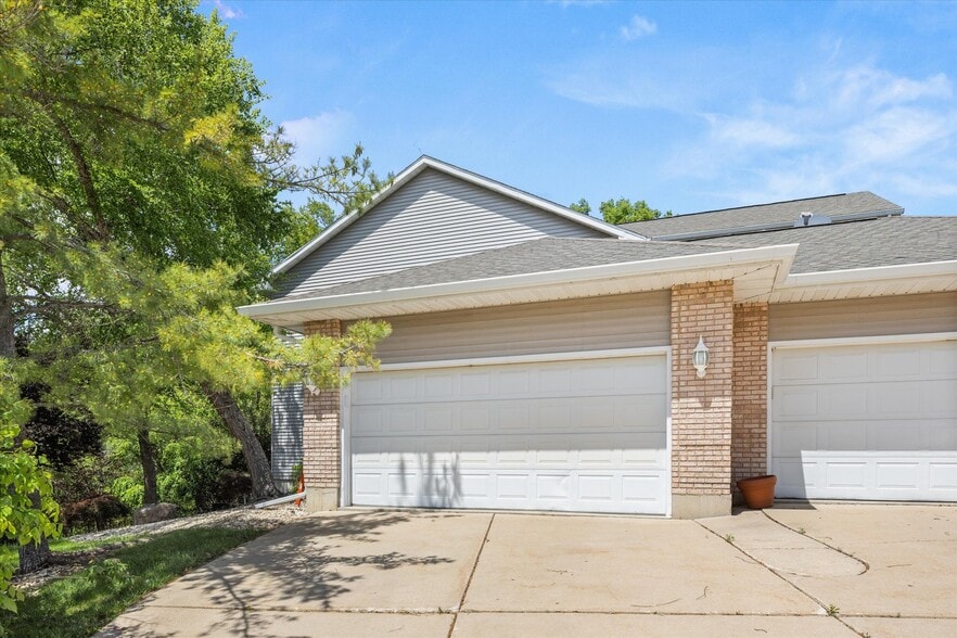 Building Photo - 2427 Reynolds Manor Dr