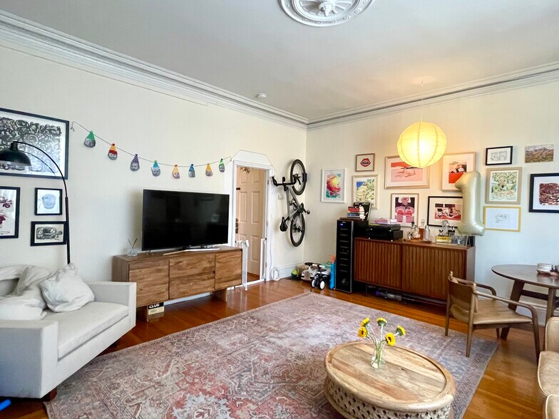 Building Photo - 12 Fairfield St