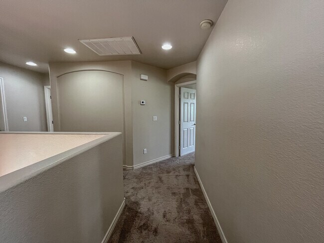 Building Photo - 2156 Summer Home St