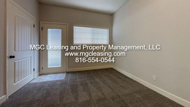 Building Photo - Eagle Creek Townhomes March Madness Special!