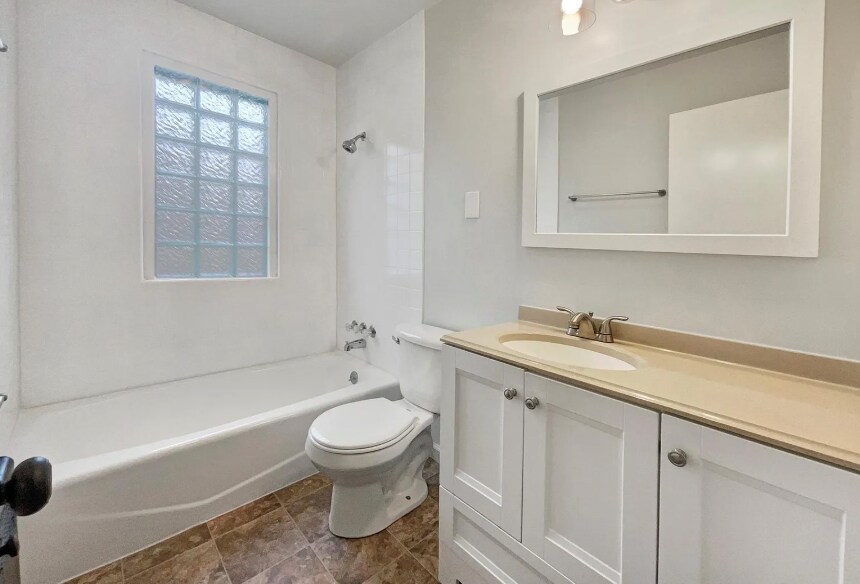 Building Photo - 6441 Crest Dr